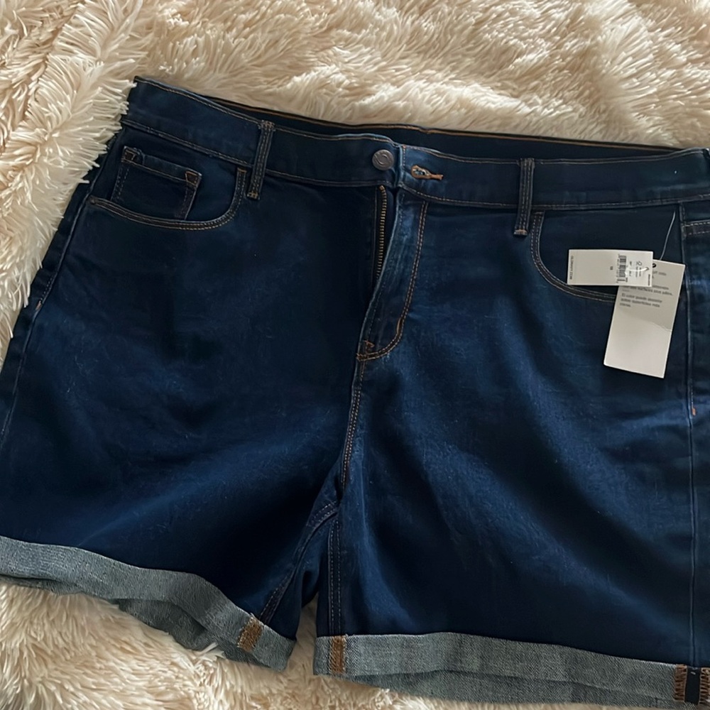 Old navy women’s shorts NWT size 16